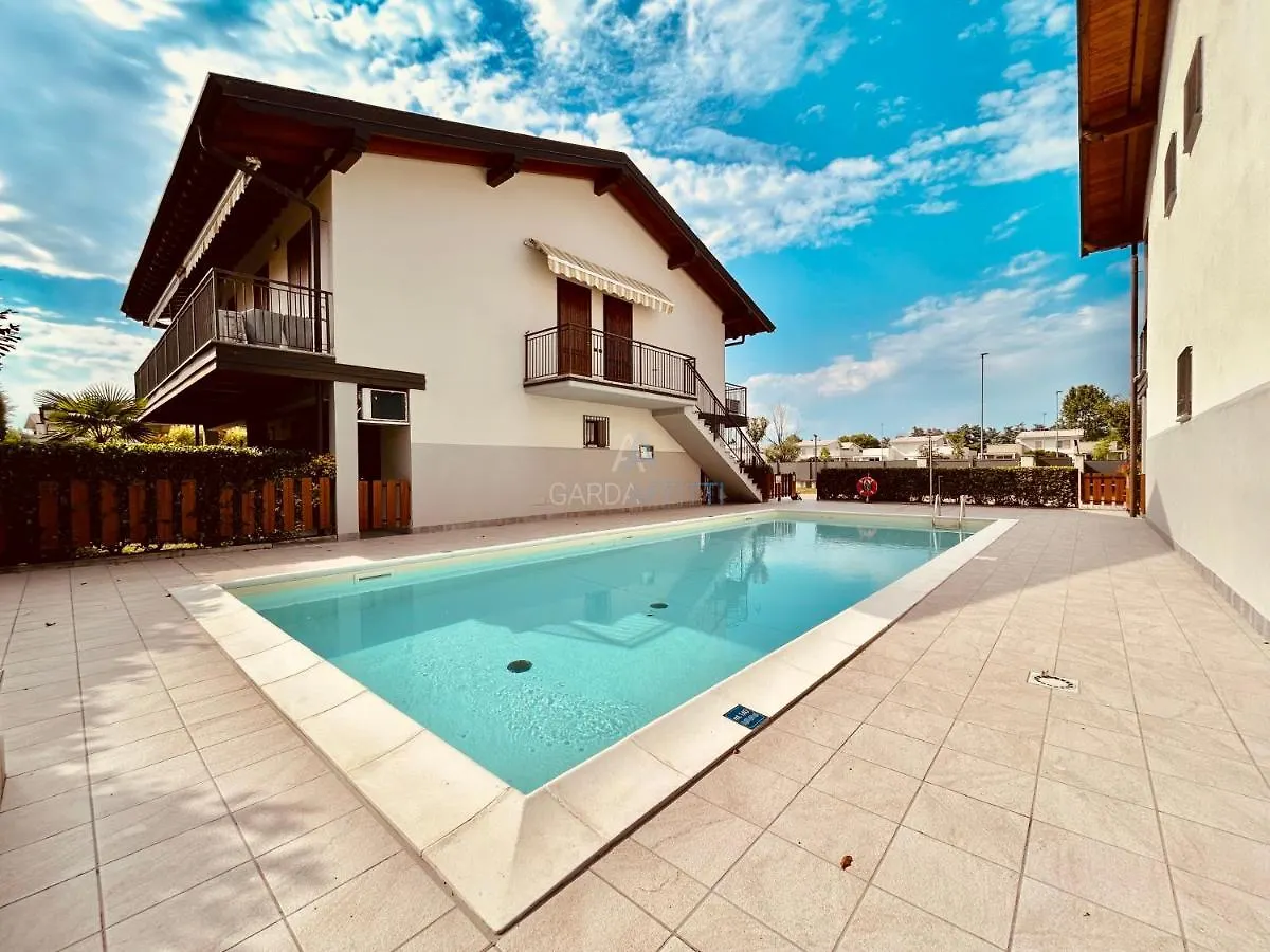 Rea Apartment - 500 M Dal Lago Di Garda - Sirmione Italy
