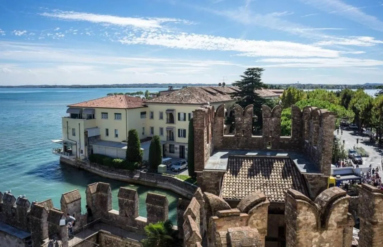 Rea Apartment - 500 M Dal Lago Di Garda - Sirmione Italy
