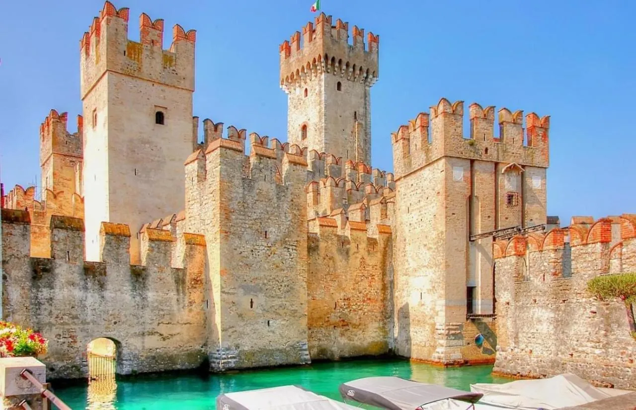 Rea Apartment - 500 M Dal Lago Di Garda - Sirmione Italy